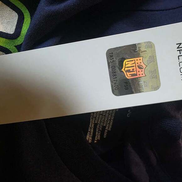 Seattle Seahawks Blue Long Sleeve T-Shirt Large NWT - Picture 2 of 5